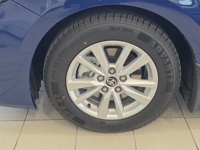Used 2025  Toyota LE image 31