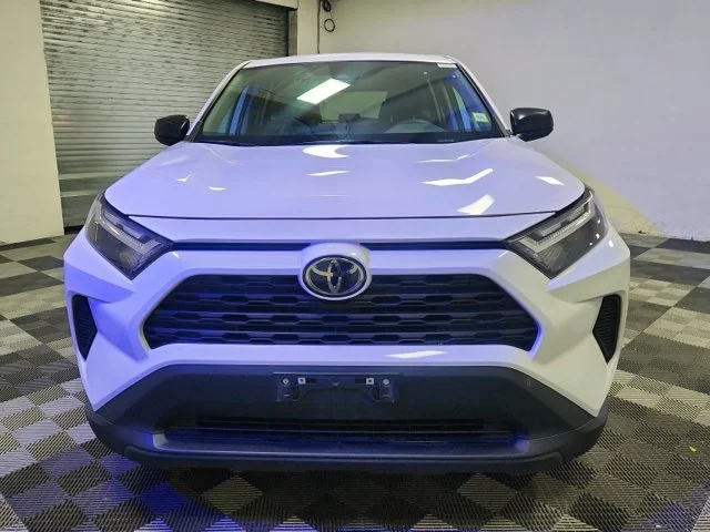 Used 2025 White Toyota LE image 3