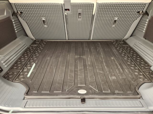Used 2024 Black Land Rover SE image 31