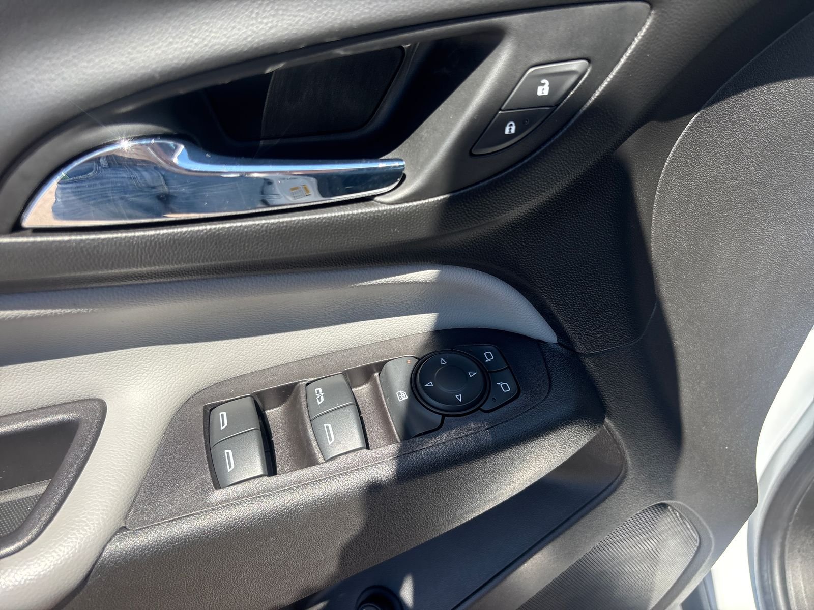 Used 2022 Summit White Chevrolet LT image 10