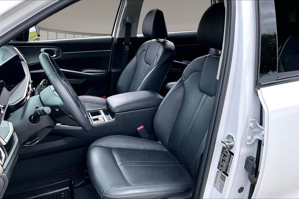 Used 2024 White Kia X-Line EX image 25