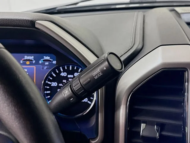 Used 2020 White Metallic Ford Lariat image 17
