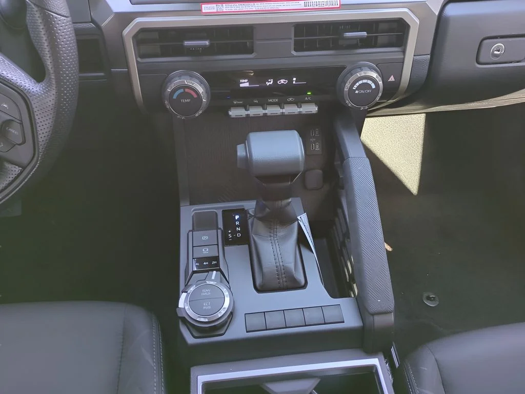 2025 Toyota Tacoma SR5 - Photo 18