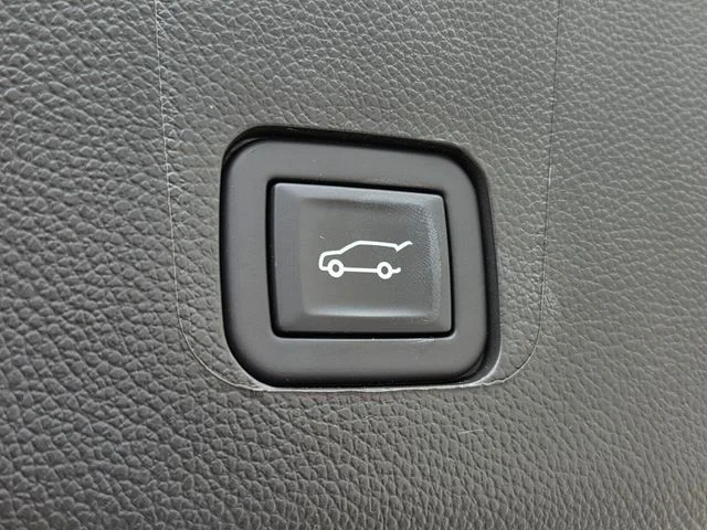 Used 2023 Beige Chevrolet Premier image 19