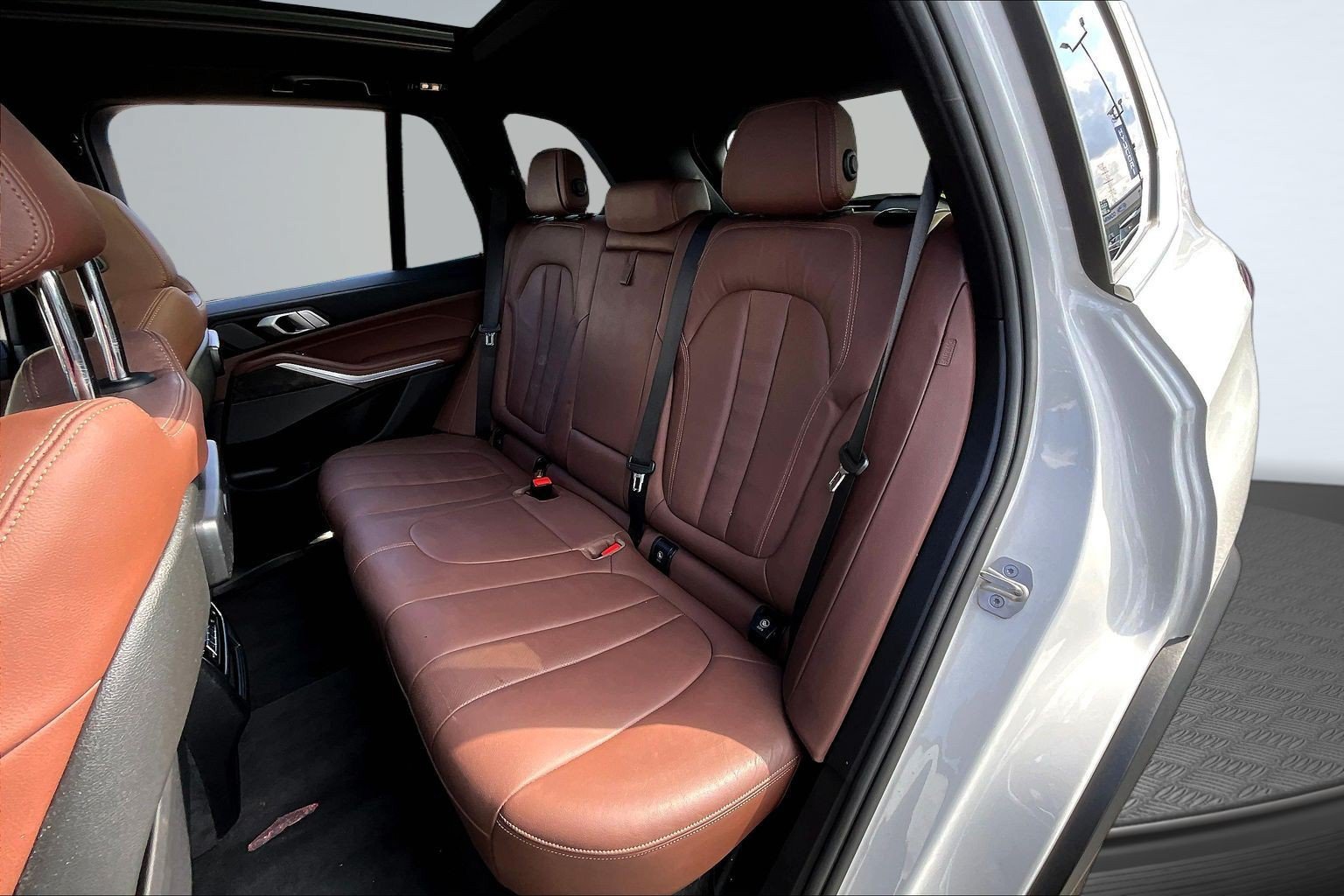 Used 2021 White BMW sDrive40i image 18