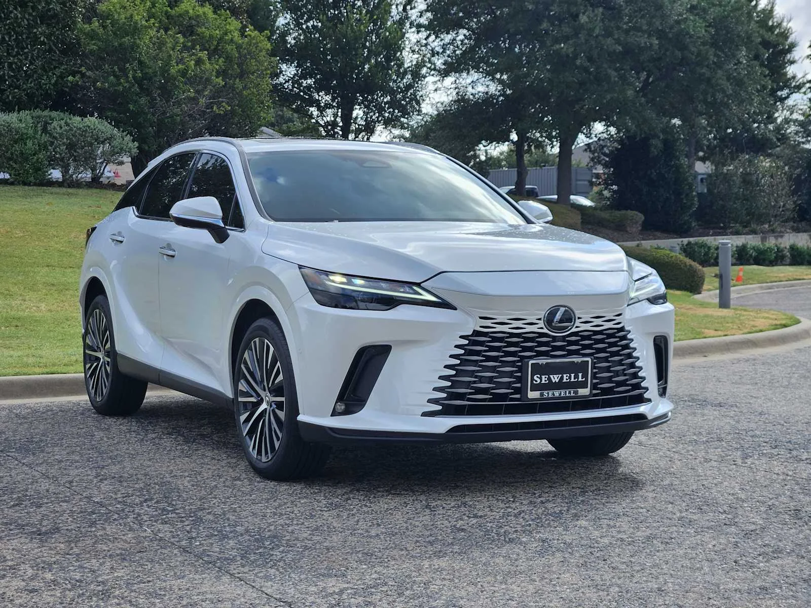 Certified Used 2025 EMINENT WHITE PEARL Lexus Premium Plus image 2