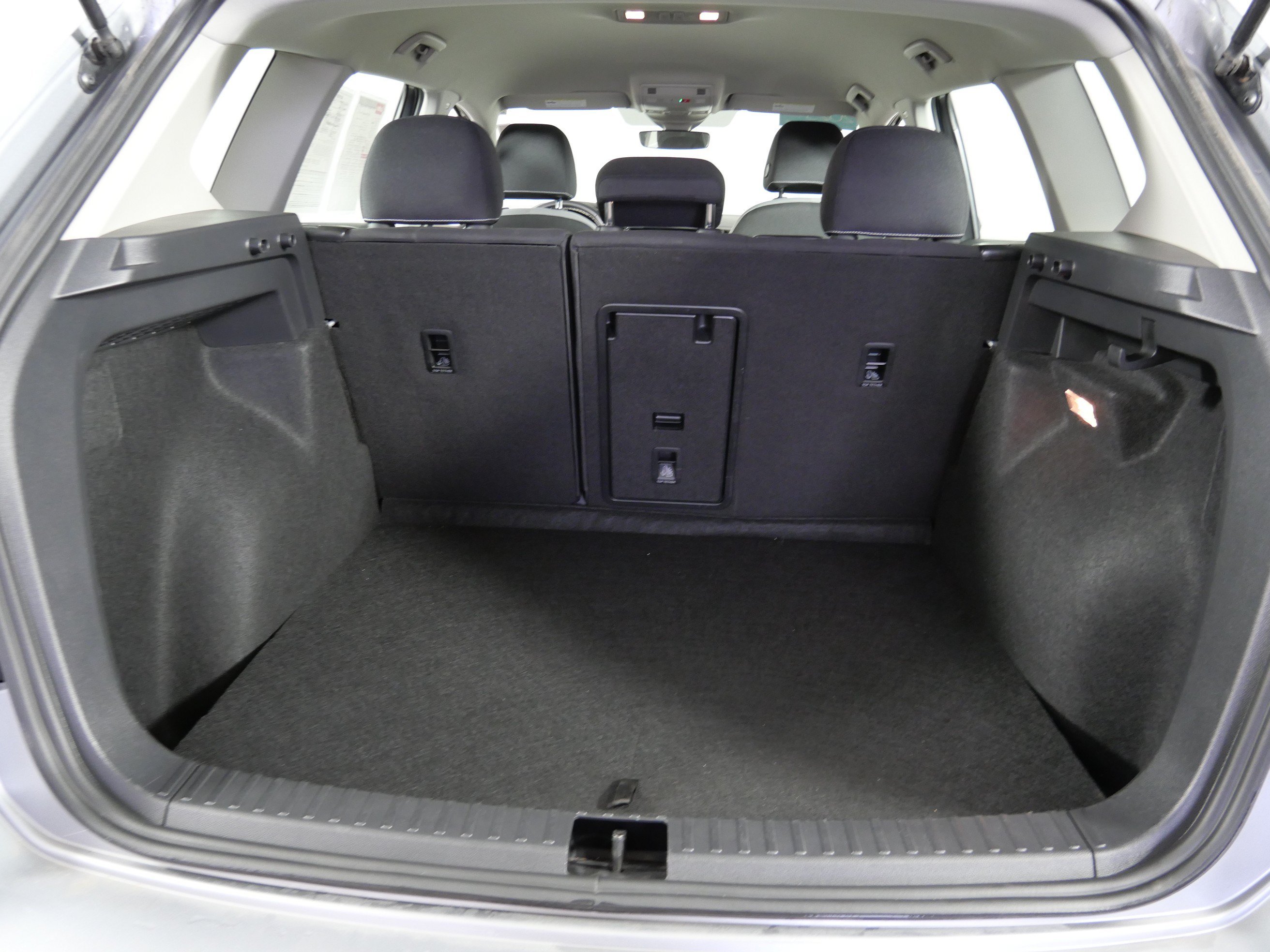 Used 2023 Silver Volkswagen S image 18