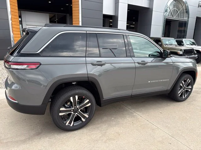 New 2027 Gray Jeep Limited image 3