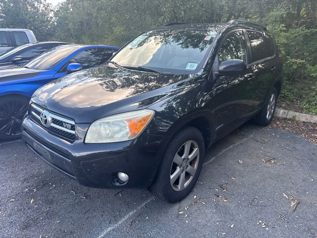 Used 2008  Toyota Limited image 4