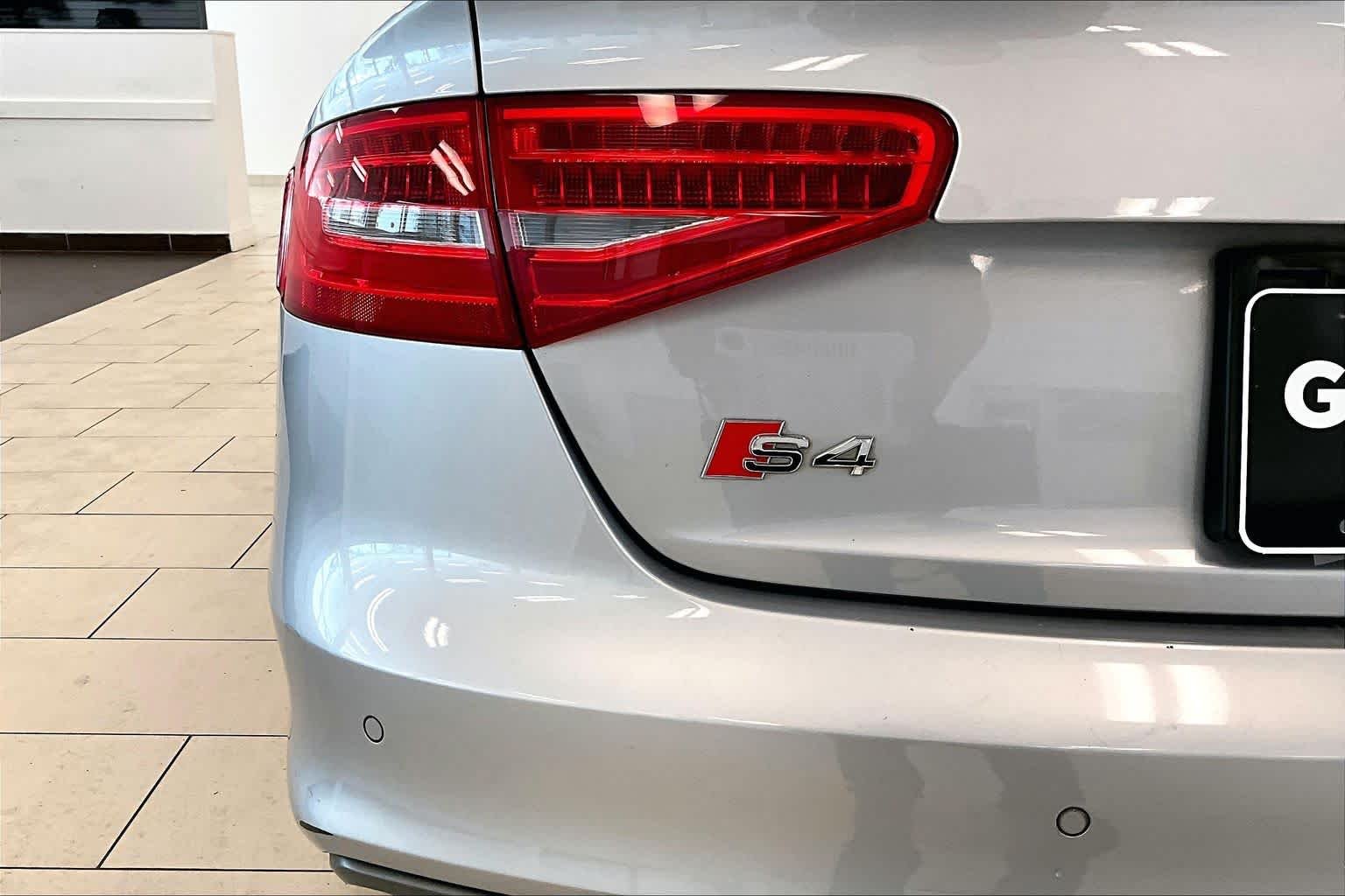 Used 2016 Florett Silver Metallic Audi Premium Plus image 27