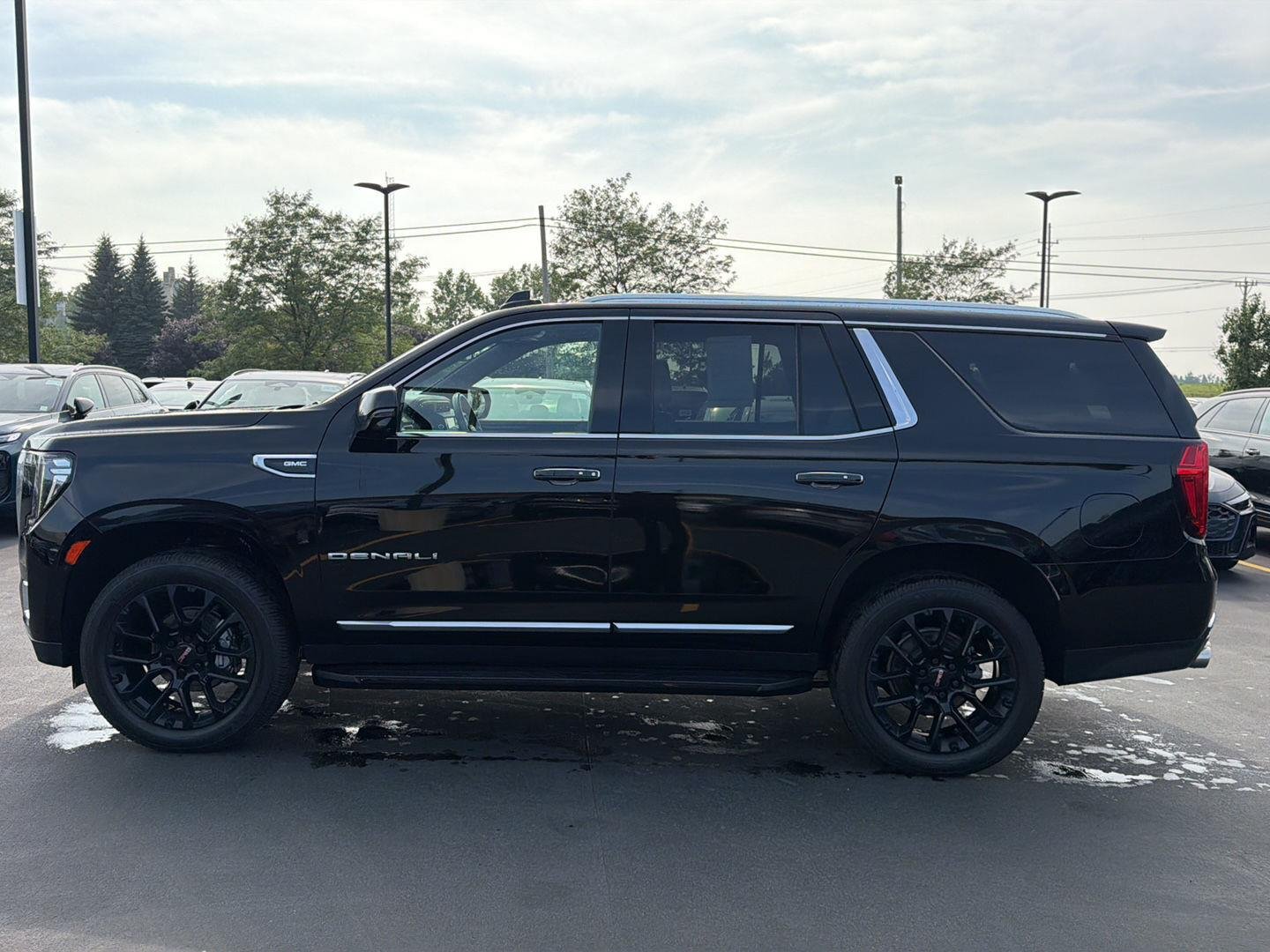 Used 2022 Onyx Black GMC Denali image 2