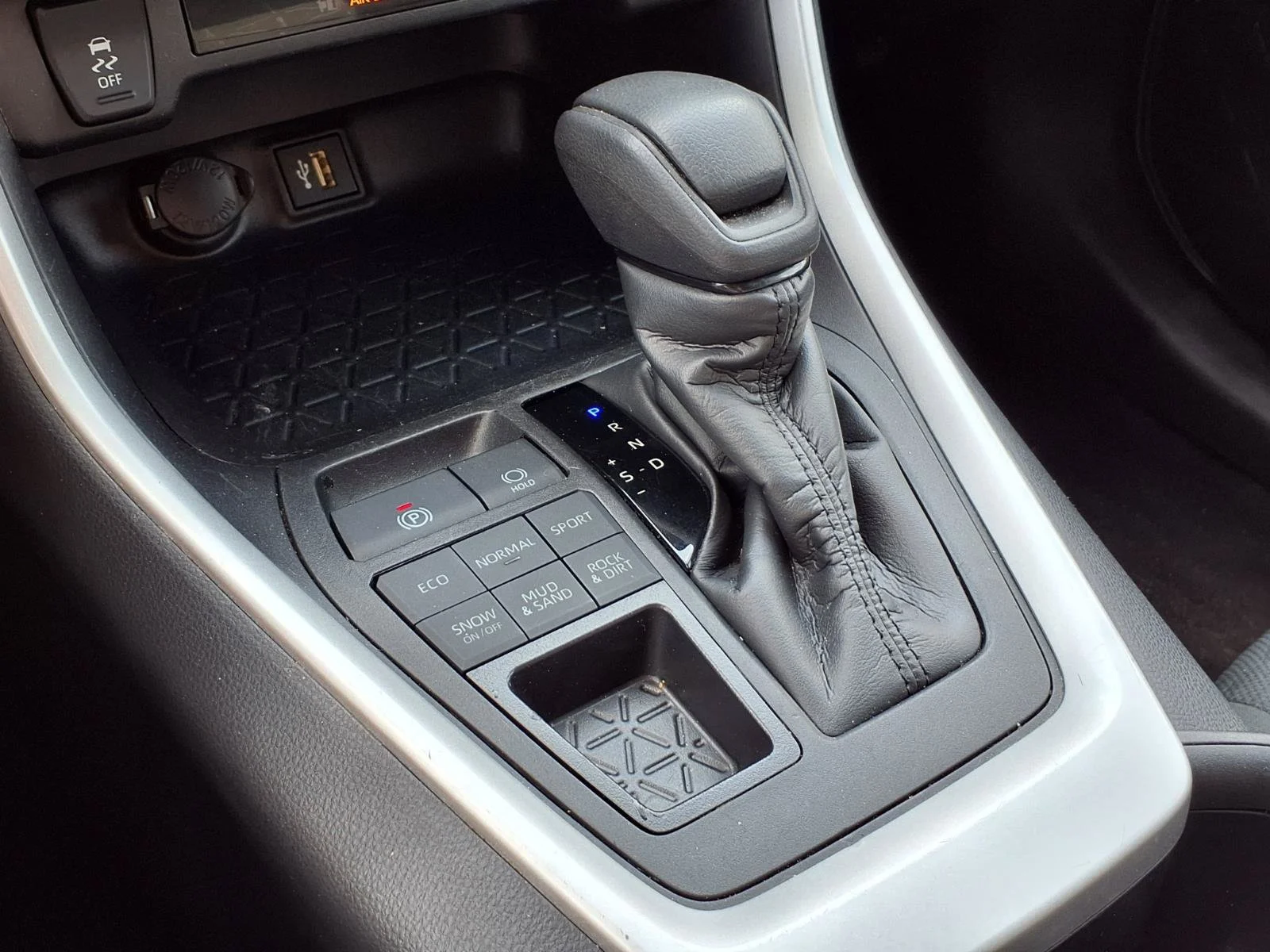 Used 2024 Silver Sky Metallic Toyota XLE image 13