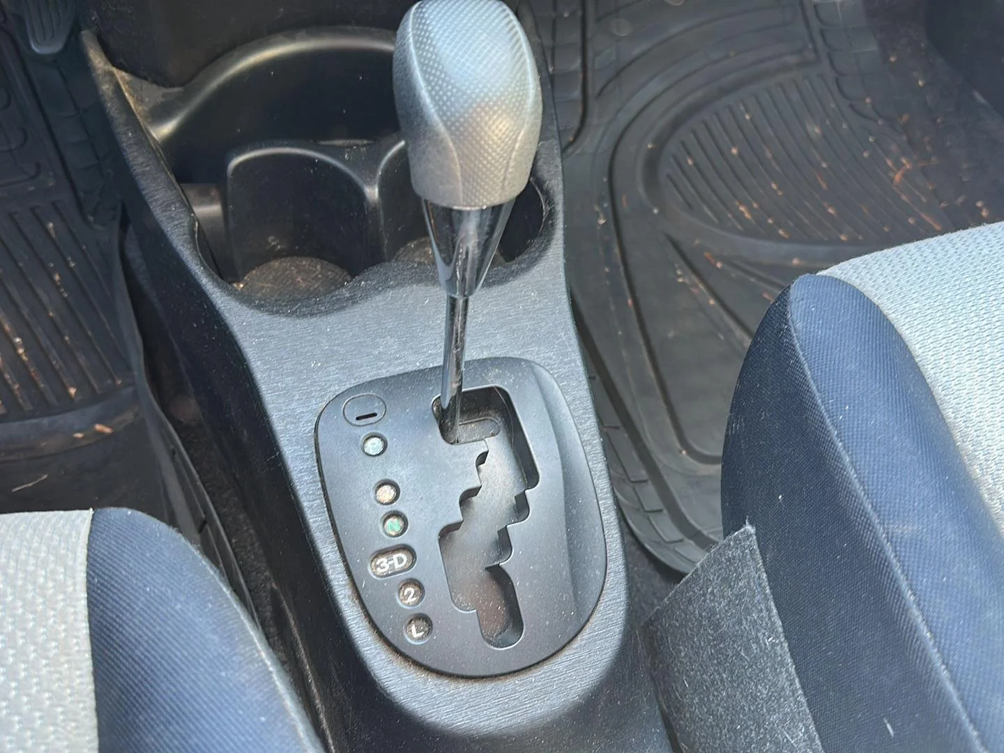 Used 2012  Toyota L image 16