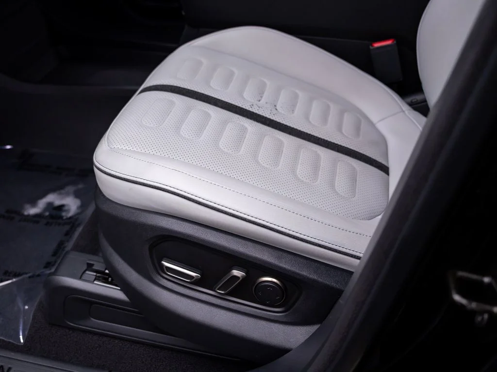 Used 2023  Rivian Adventure image 14
