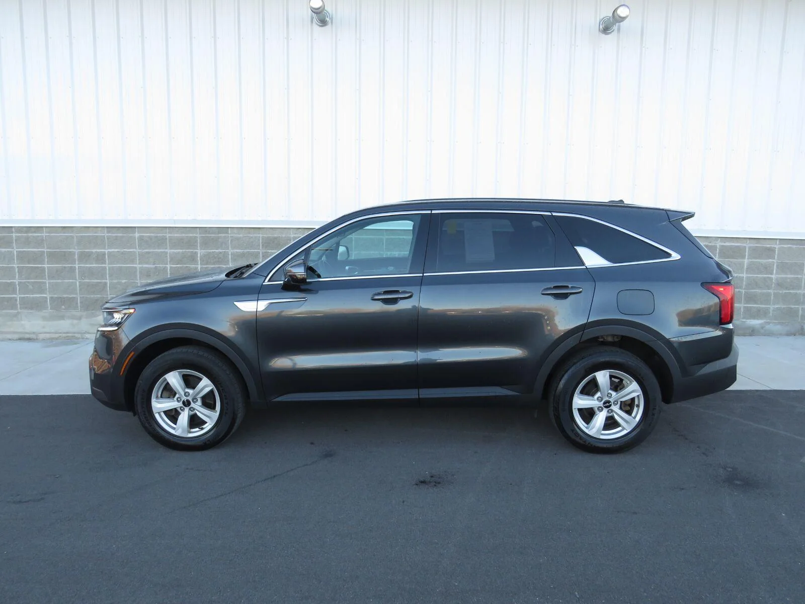 Used 2022 Gravity Gray Kia LX image 13