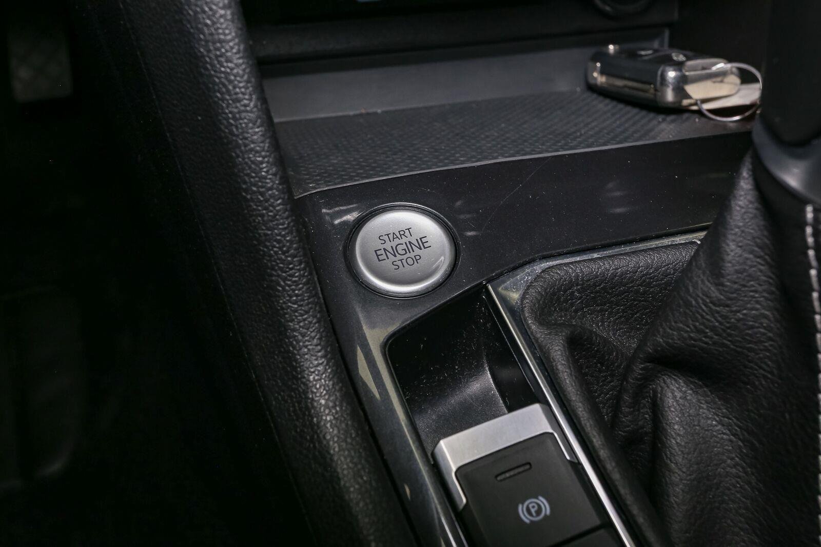 Used 2022 Deep Black Pearl Volkswagen S image 32
