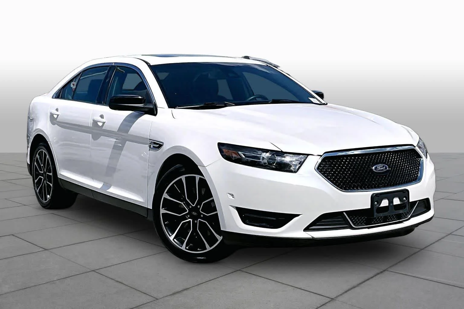 Used 2018 White Platinum Metallic Tri-Coat Ford SHO image 3