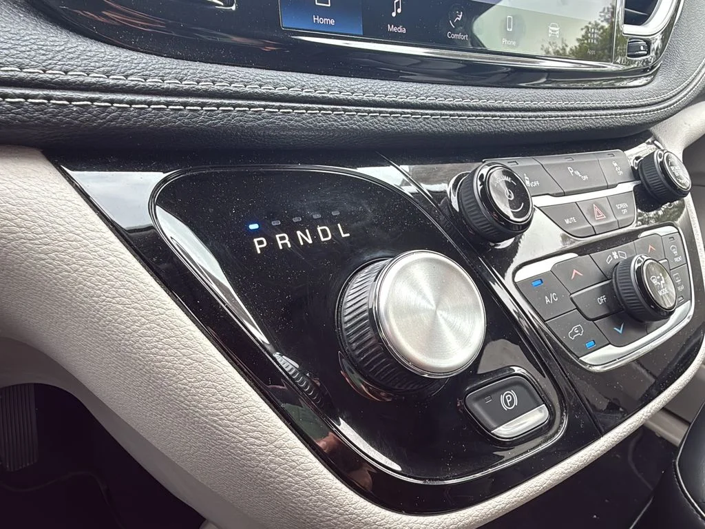 Used 2023 White Chrysler Touring L image 18