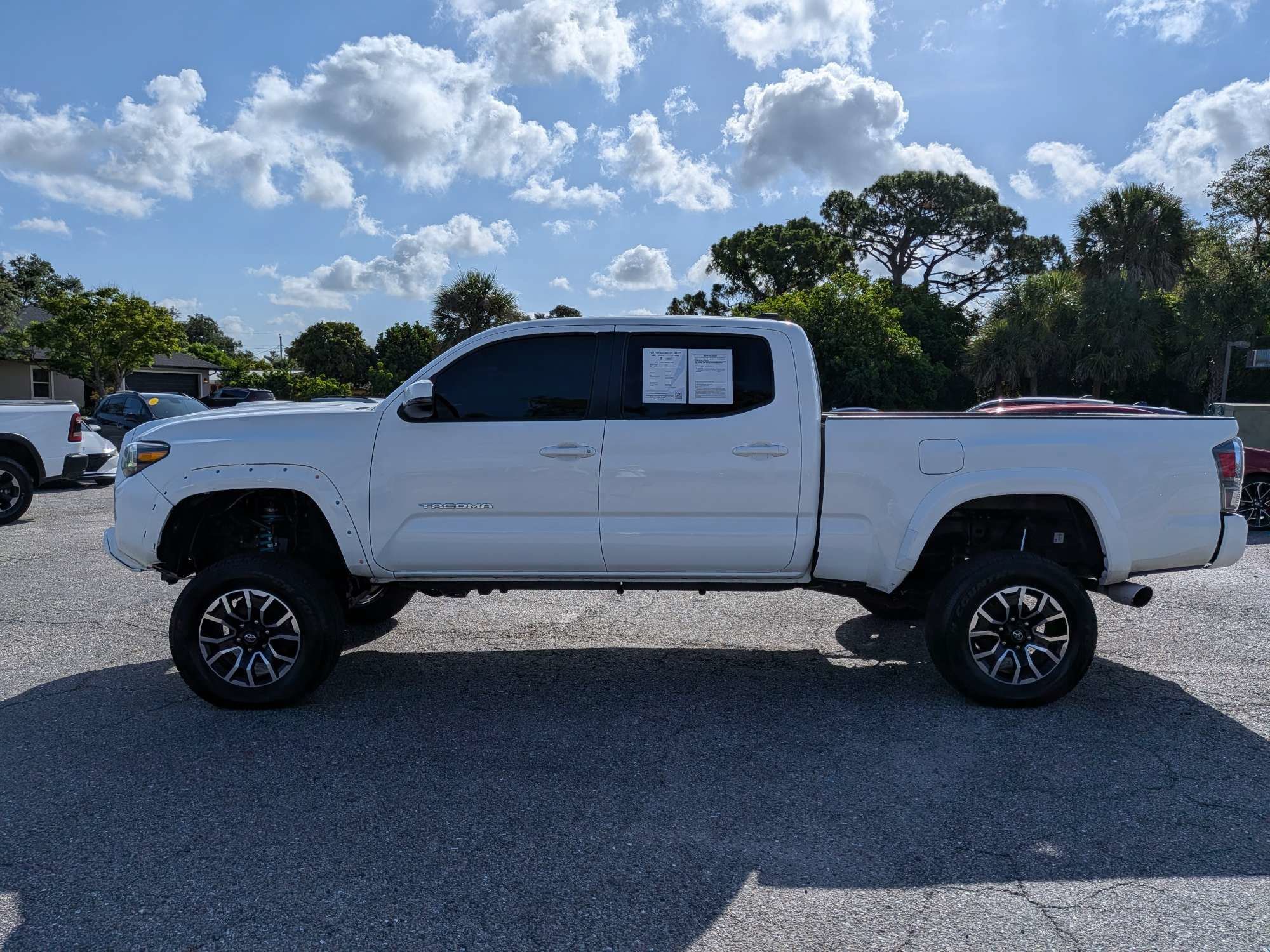 Used 2022  Toyota  image 7