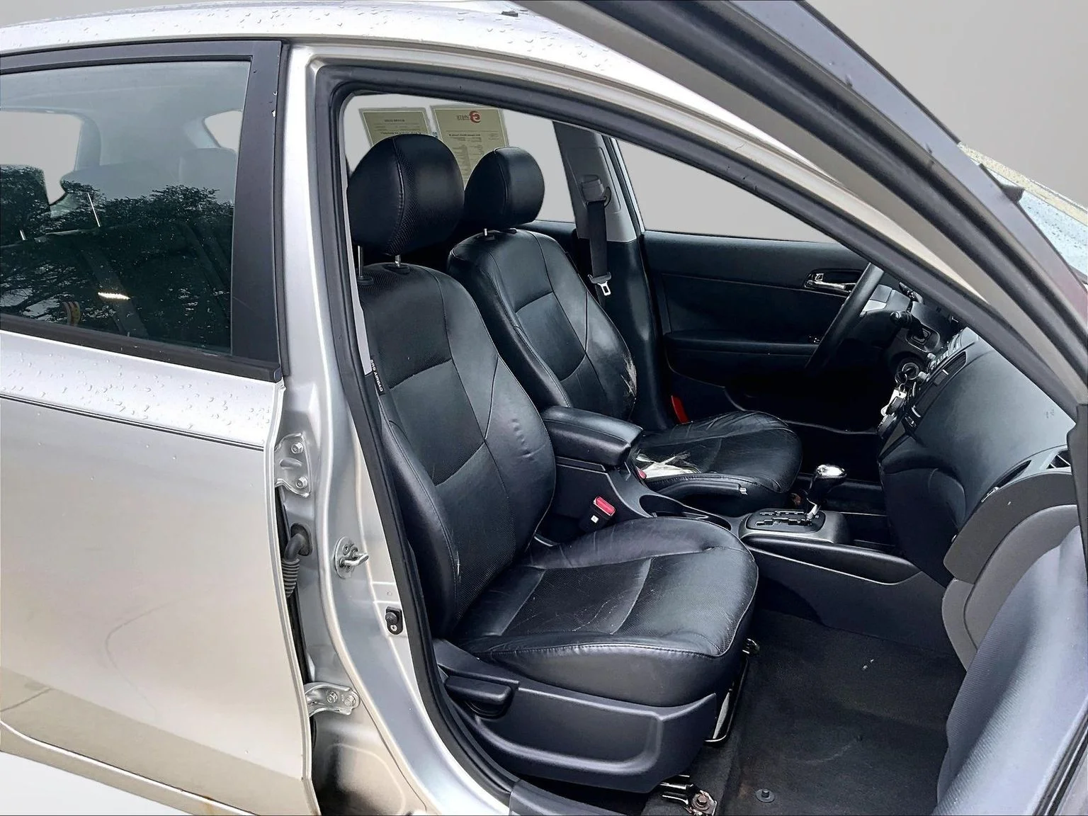 Used 2011 Silver Hyundai SE image 8