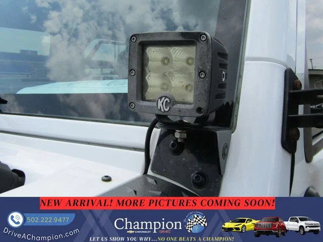 Used 2018 White Jeep Unlimited Sport image 9