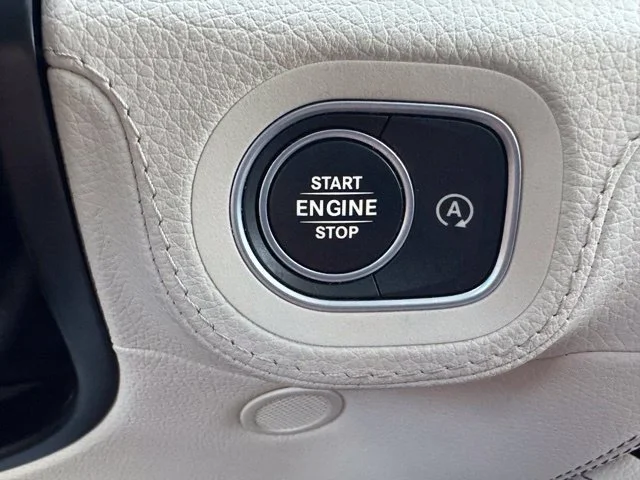 Used 2022 White Mercedes-Benz 4MATIC® image 35