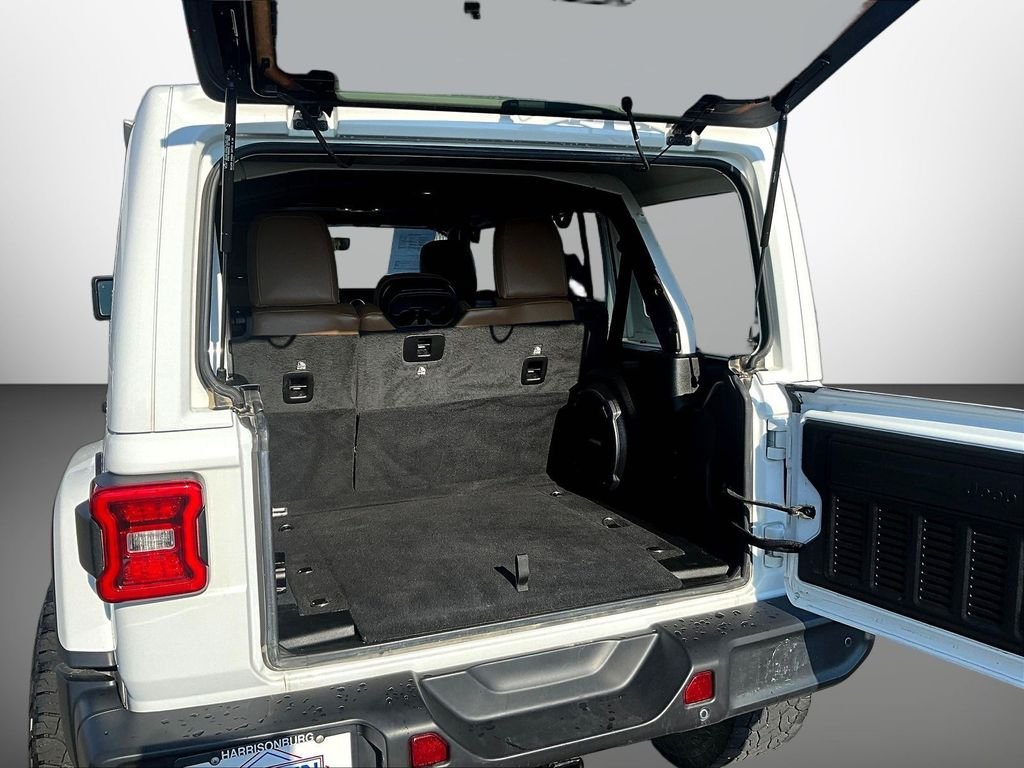 Used 2022 White Jeep Unlimited Sahara image 7