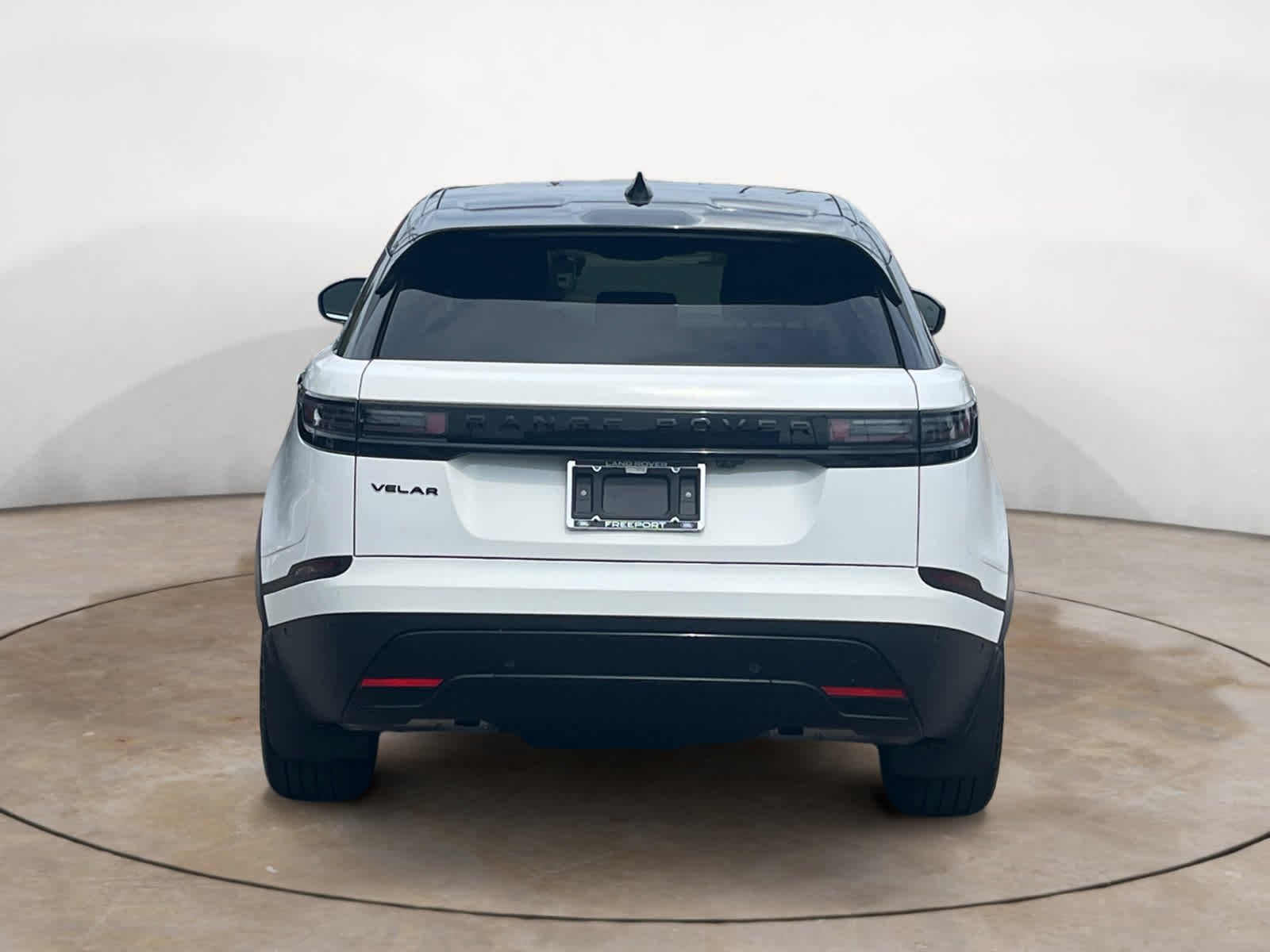 Certified Used 2026 Fuji White Land Rover S image 4
