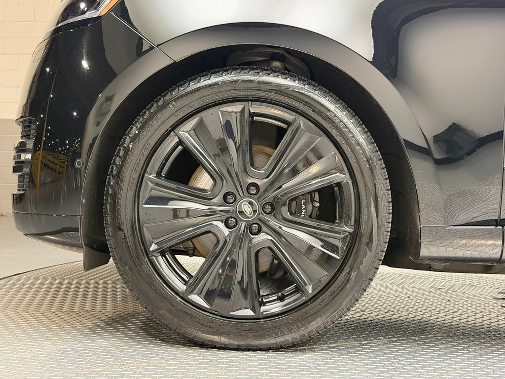 Certified Used 2025 Santorini Black Metallic Land Rover SE image 5