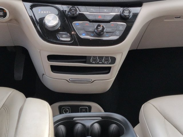 Used 2021 Silver Chrysler Touring L image 18