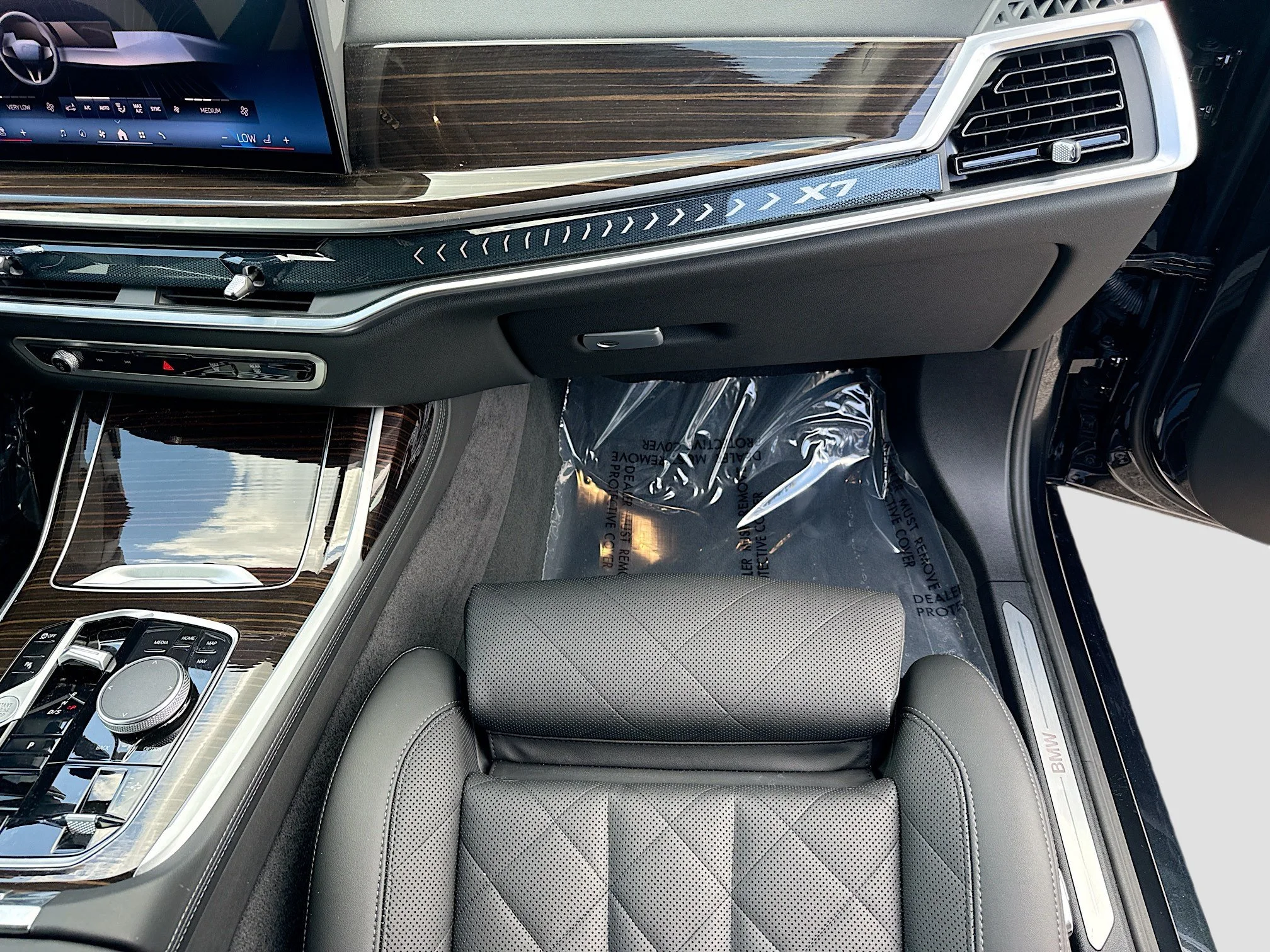 Used 2026 Black Sapphire Metallic BMW xDrive40i image 19