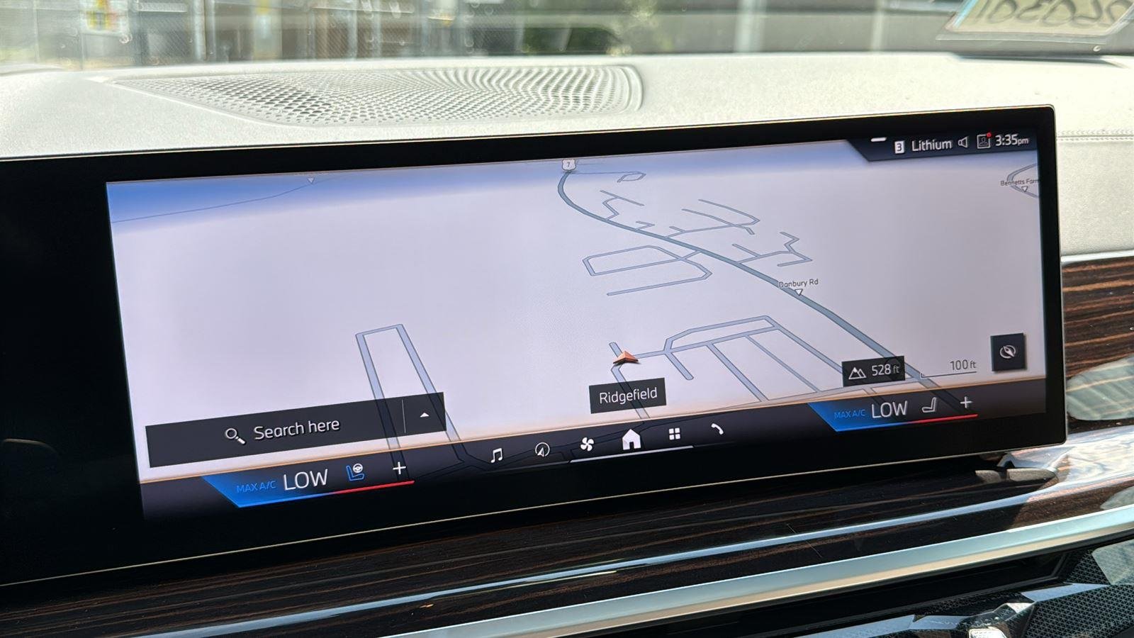 New 2026 Mineral White Metallic BMW xDrive40i image 16