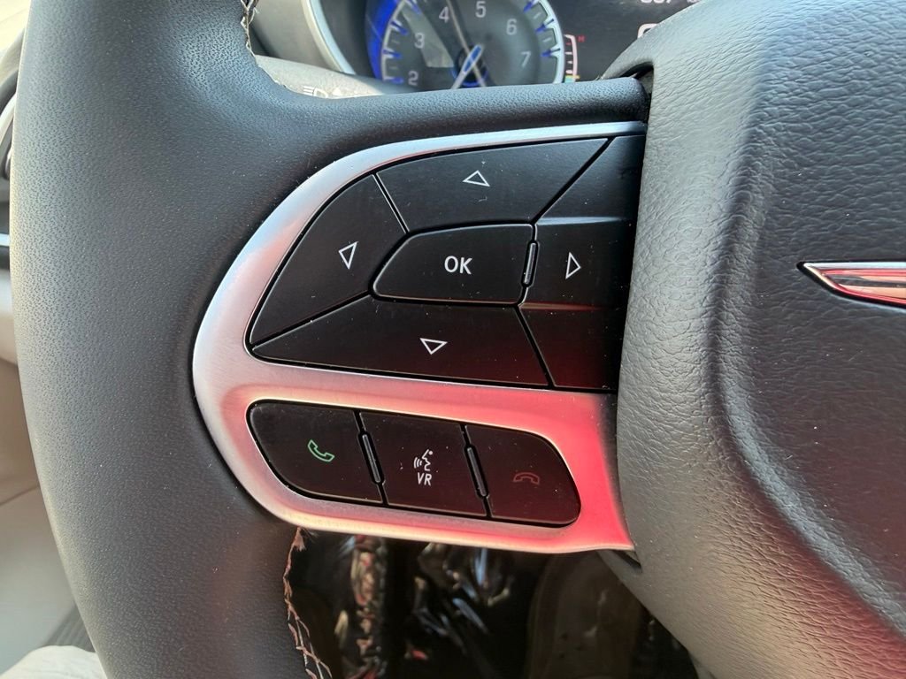 Used 2023 Black Chrysler Touring L image 19