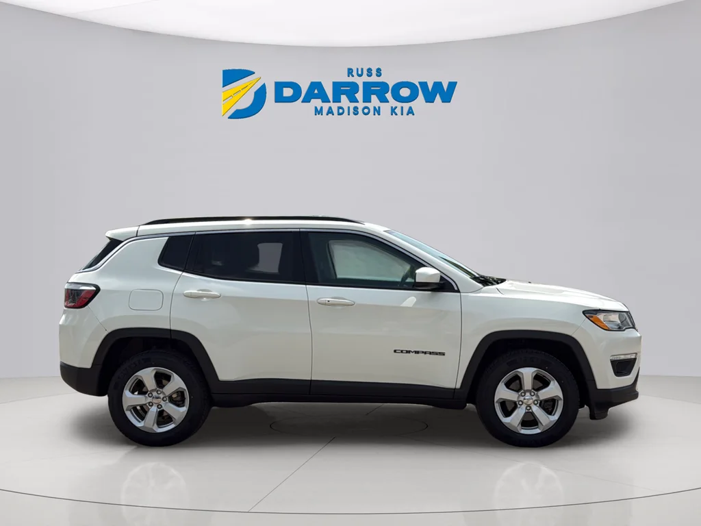 Used 2018 White Clearcoat Jeep Latitude image 6