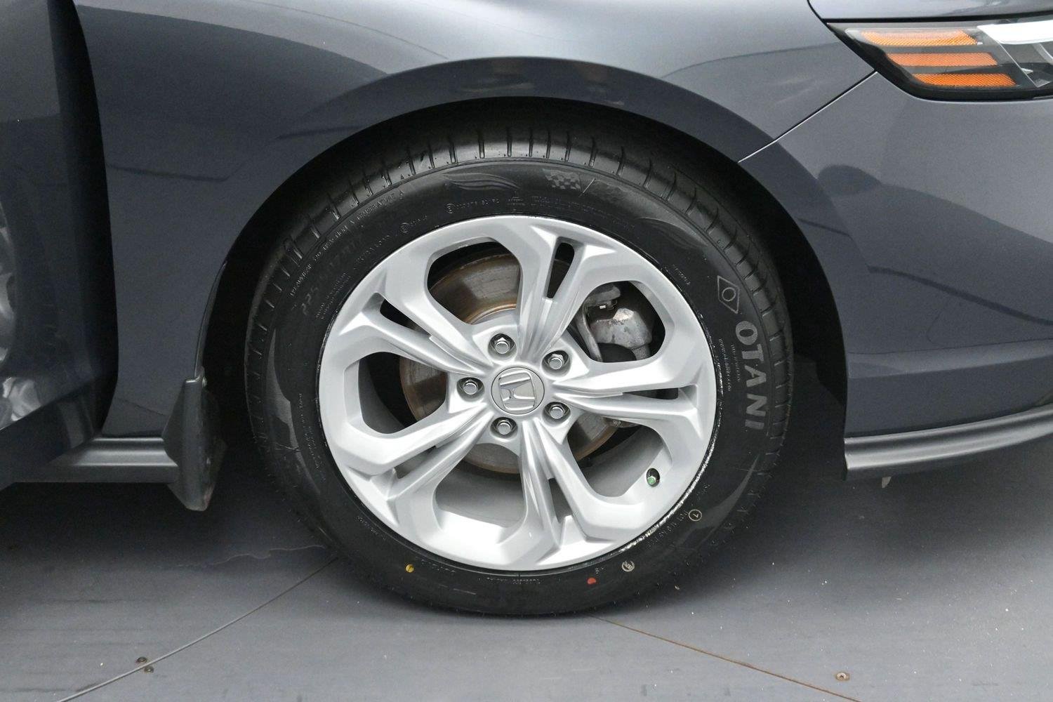 Used 2024 Meteorite Gray Metallic Honda LX image 28