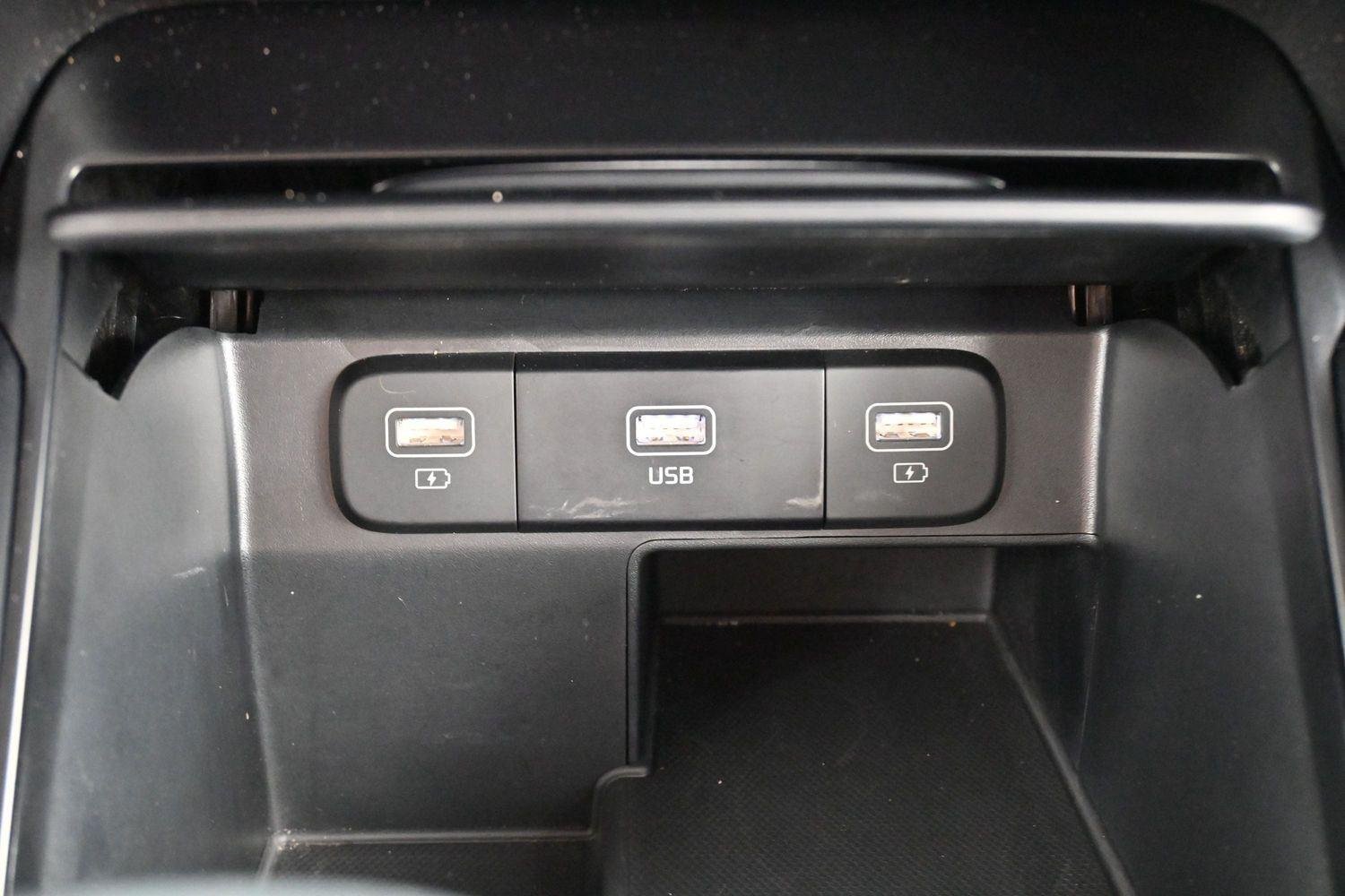 Used 2022 Glacial White Pearl Kia S image 26