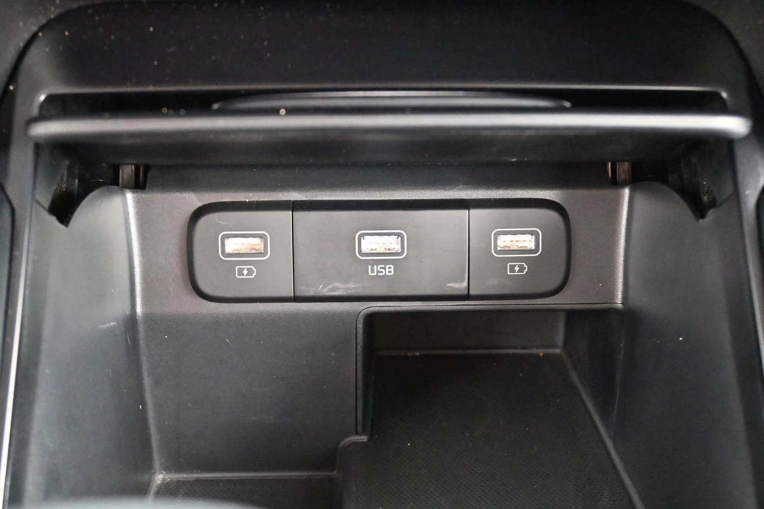 Used 2022 Glacial White Pearl Kia S image 26