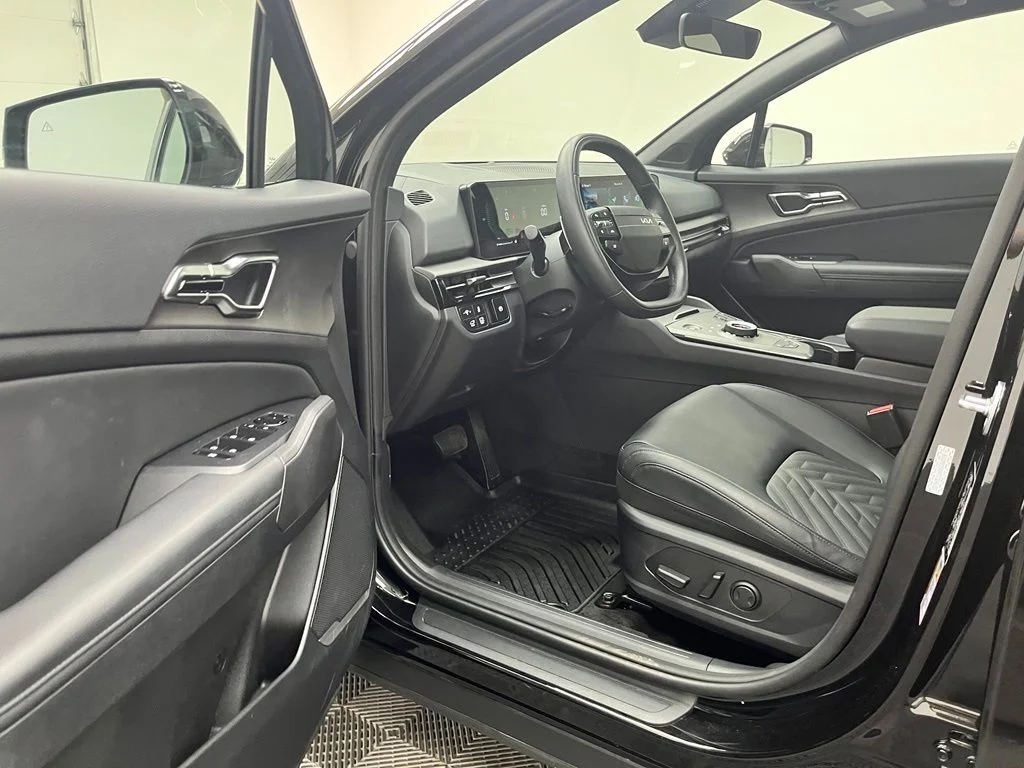 Used 2026 Black Kia X-Line image 18