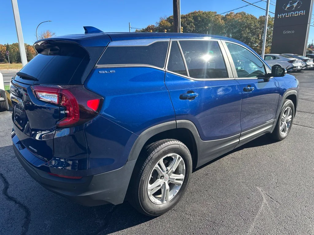 Used 2023 Marine Metallic GMC SLE image 6