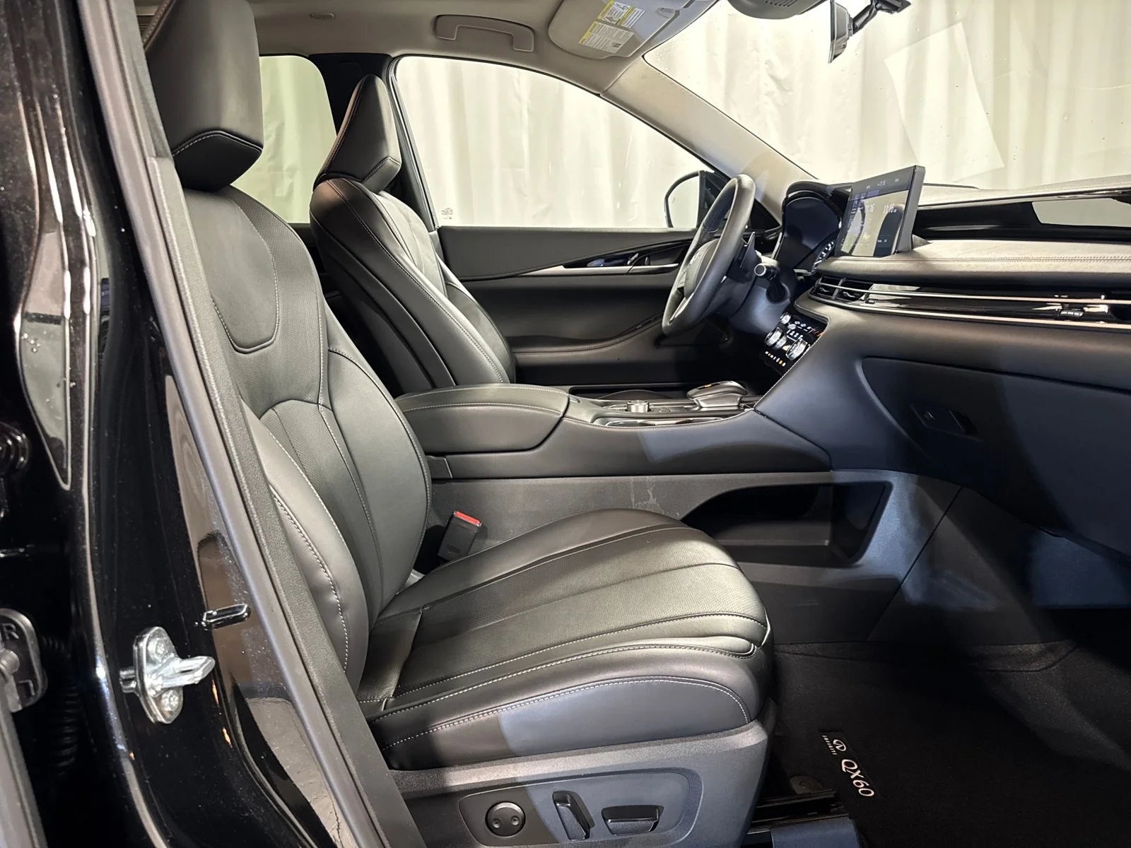 Used 2025 Black INFINITI PURE image 30