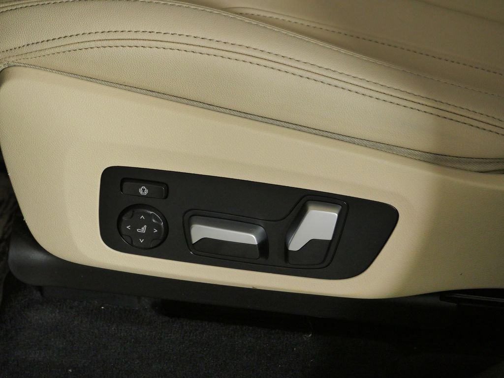 Used 2021 Alpine White BMW xDrive30i image 39