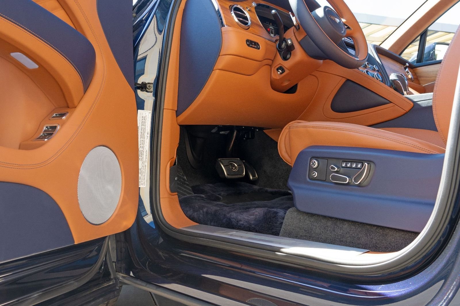 2024 Bentley Bentayga Azure - Photo 22