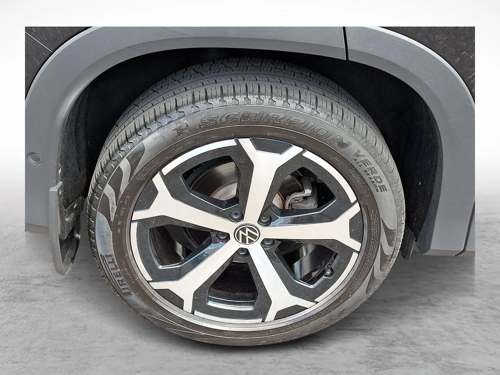 Used 2025 Deep Black Pearl Volkswagen SE image 7