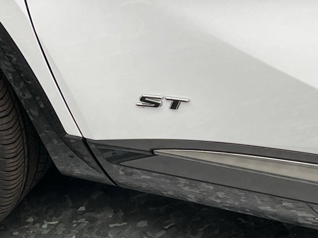 Used 2026 Iridescent White Tricoat Buick Sport Touring image 34