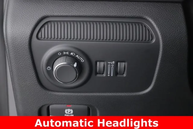 New 2026 Bright White Clear-Coat Exterior Paint Jeep Limited Reserve image 22