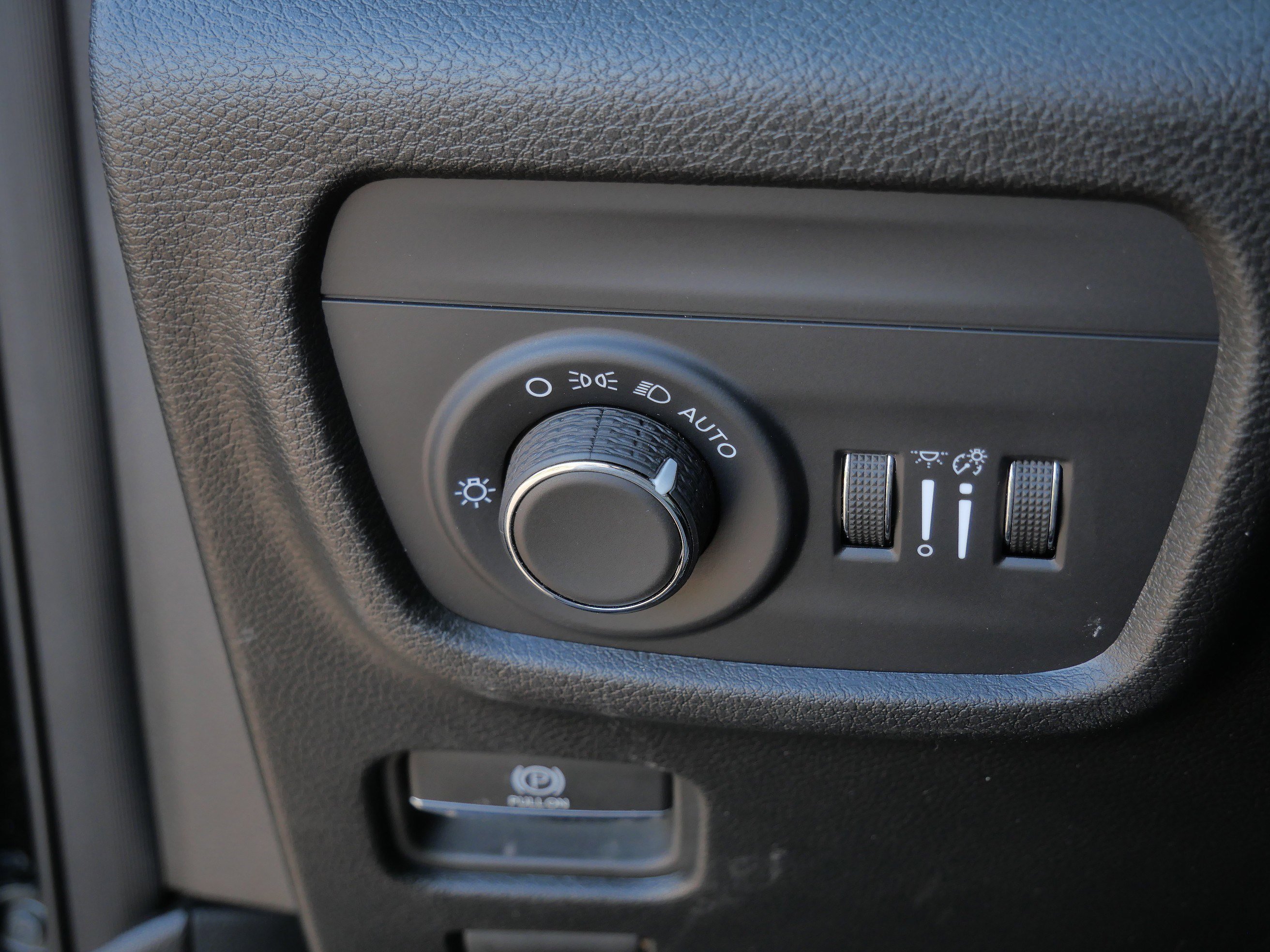 Used 2025 Diamond Black Crystal Pearlcoat Jeep Altitude image 26