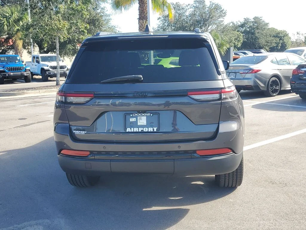 Used 2023 Gray Jeep Altitude X image 6