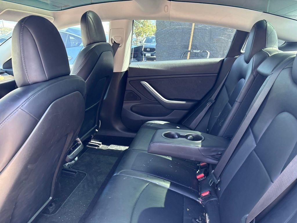 Used 2018  Tesla Long Range image 11