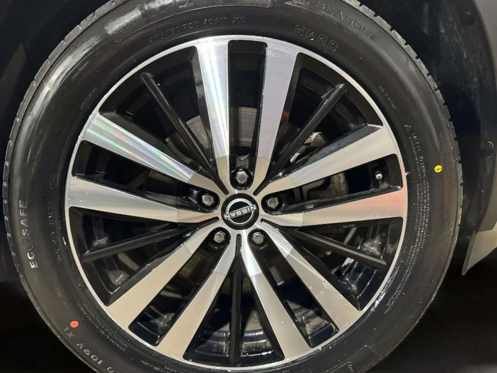 Certified Used 2024 Pearl White Tricoat Nissan Platinum image 32