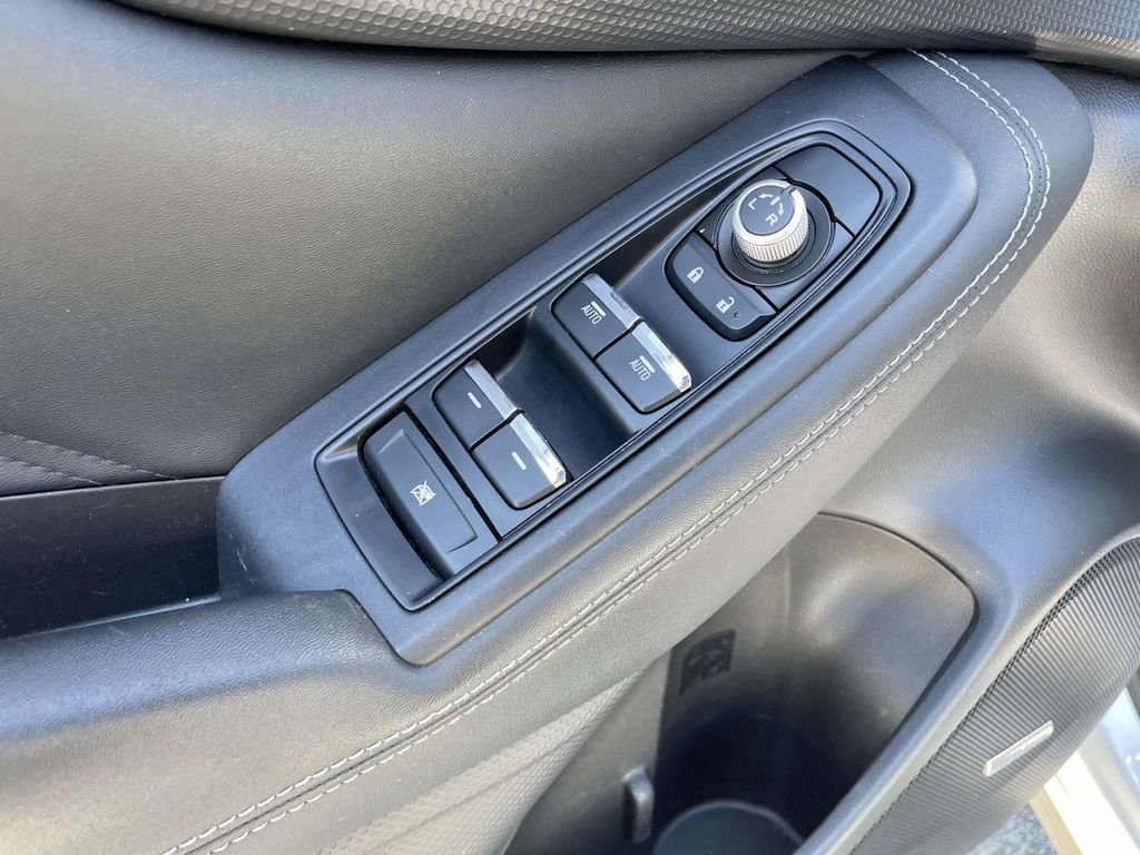 Used 2020 Ice Silver Metallic Subaru Limited image 6